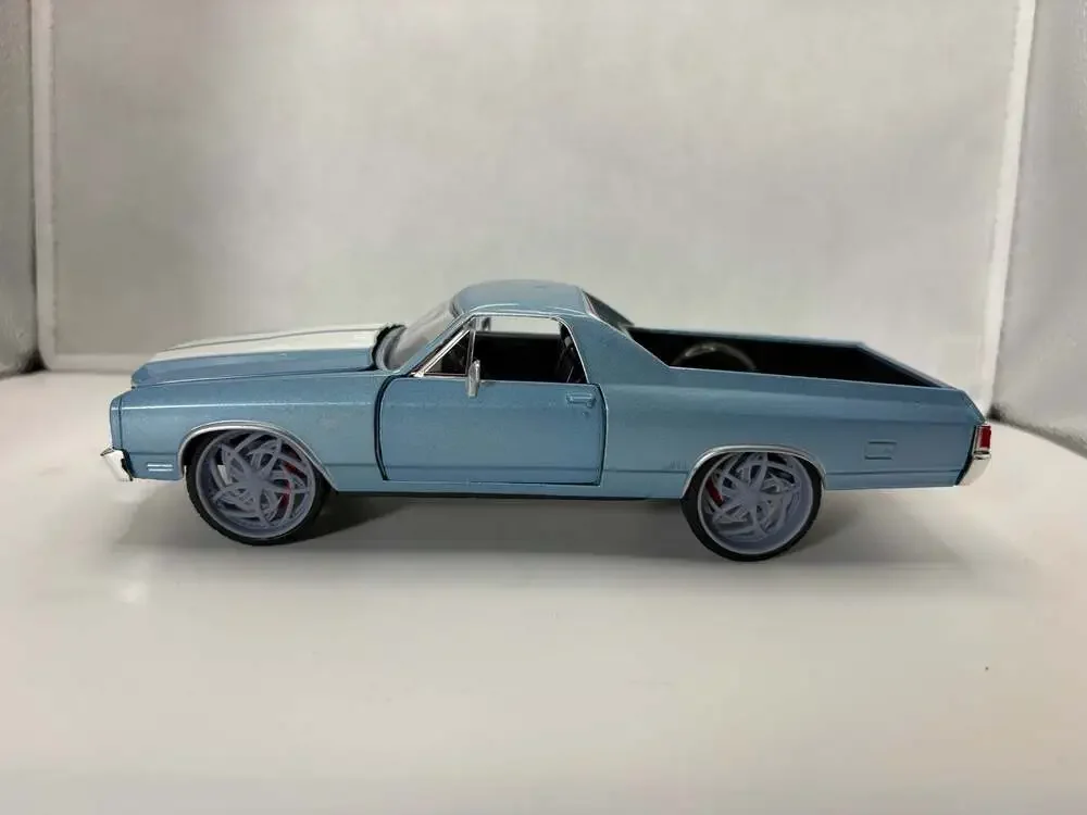 New Ray 1970 Chevrolet El Camino SS 1:25 Scale Diecast Model Car